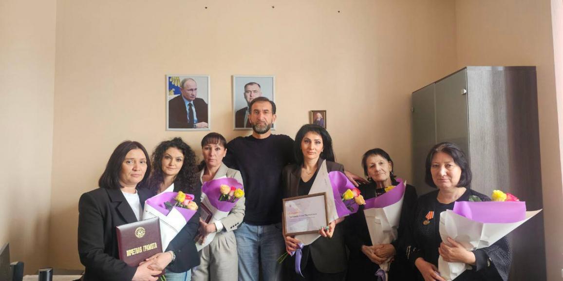 Ряд сотрудников системы здравоохранения Южной Осетии получили государственные награды
