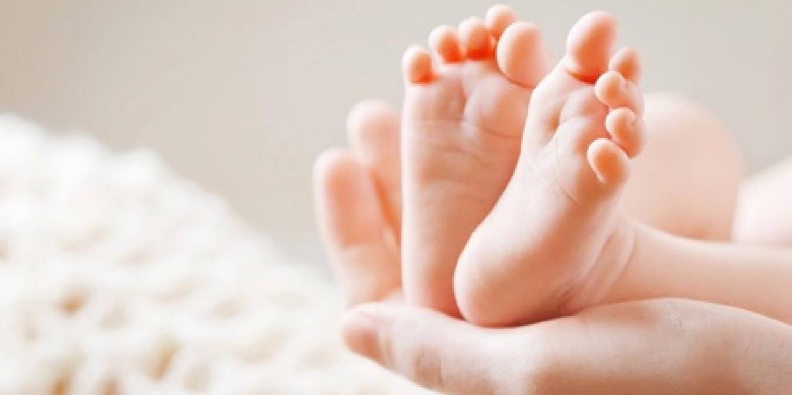 Первым ребенком, родившимся в 2025 году, стал мальчик