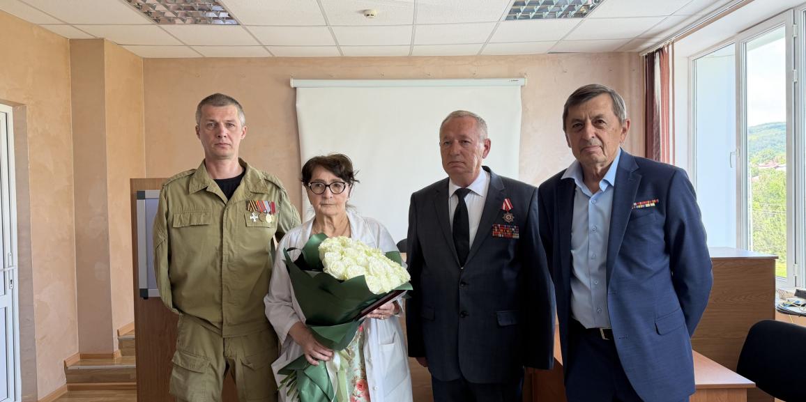 В Южной Осетии наградили врачей, спасавших российских военных в 2008 году