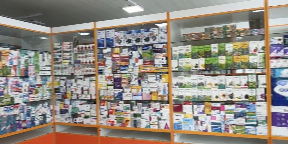 Минздрав проводит разъяснительную работу с руководителями аптек по ценообразованию на жизненно необходимые лекарства.